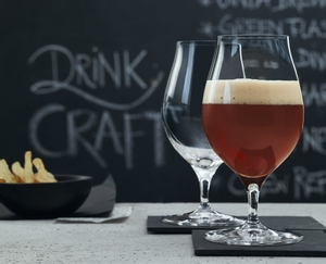 SPIEGELAU Craft Beer Glasses Barrel Aged Beer Glas im Einsatz