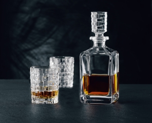 NACHTMANN Bossa Nova Whisky Set in use