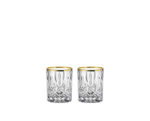 NACHTMANN Noblesse Gold Whisky Tumbler gefüllt mit einem Getränk auf weißem Hintergrund