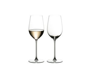 RIEDEL Veritas Riesling/Zinfandel filled with a drink on a white background