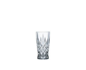 NACHTMANN Noblesse Softdrink Glas gefüllt mit einem Getränk auf weißem Hintergrund