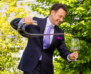 RIEDEL Winewings Decanter in use
