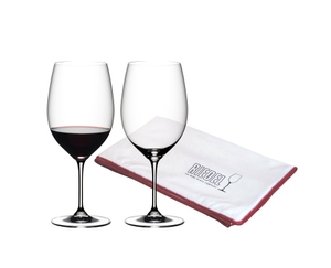 RIEDEL Vinum + Gift filled with a drink on a white background