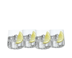 SPIEGELAU Style Wasserglas gefüllt mit einem Getränk auf weißem Hintergrund