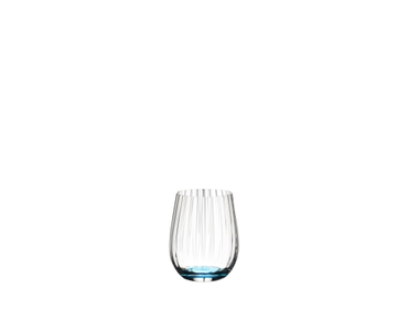 RIEDEL Tumbler Collection Optical Happy O gefüllt mit einem Getränk auf weißem Hintergrund