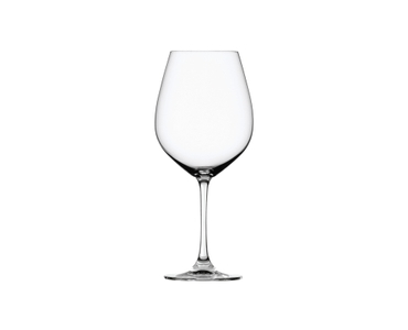 SPIEGELAU Salute Burgunderglas gefüllt mit einem Getränk auf weißem Hintergrund