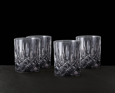 NACHTMANN Noblesse Whisky tumbler - smoke in use