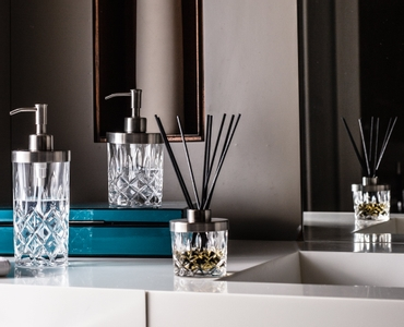 NACHTMANN Noblesse Spa Dispenser in use
