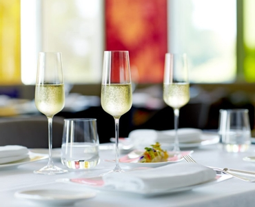 SPIEGELAU Capri Champagne Flute in use