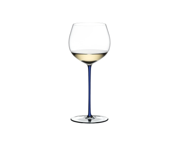 A RIEDEL Fatto A Mano Oaked Chardonnay in dark blue filled with white wine on a transparent background. 