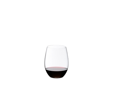 RIEDEL The O Wine Tumbler Cabernet/Merlot gefüllt mit einem Getränk auf weißem Hintergrund