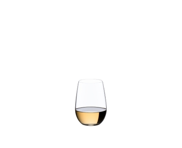 RIEDEL The O Wine Tumbler Riesling gefüllt mit einem Getränk auf weißem Hintergrund