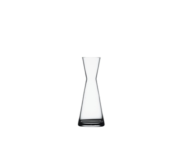SPIEGELAU Tavola Carafe 0,5l filled with a drink on a white background