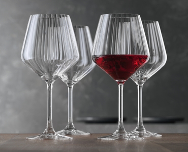SPIEGELAU Lifestyle Burgundy Glass in use