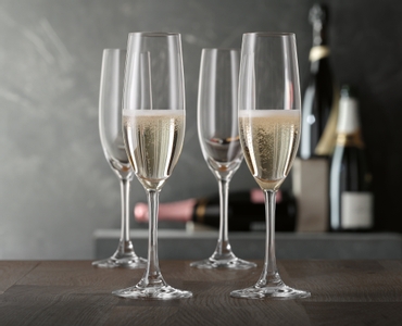 SPIEGELAU Winelovers Champagne Flute in use