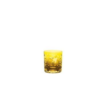 NACHTMANN Traube Whisky Tumbler - Bernstein gefüllt mit einem Getränk auf weißem Hintergrund