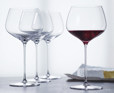 SPIEGELAU Willsberger Anniversary Burgundy Glass in use