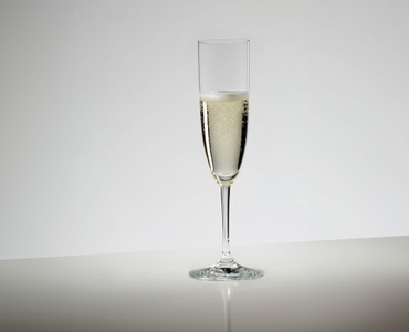 RIEDEL Vinum Champagne Flute in use