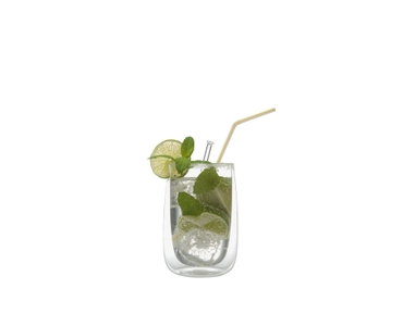 SPIEGELAU Cremona Doppelwandige Gläser 350ml gefüllt mit einem Getränk auf weißem Hintergrund
