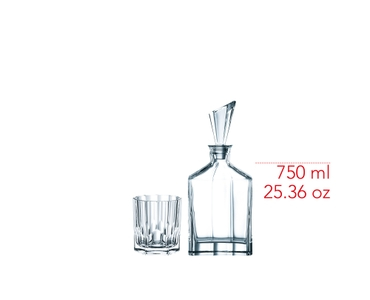 NACHMANN Aspen Whiskey Set filled with a drink on a white background