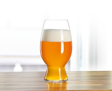 SPIEGELAU Craft Beer Glasses American Wheat Beer/Witbier in use