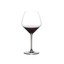 RIEDEL Extreme verre à Pinot Noir rempli avec une boisson sur fond blanc