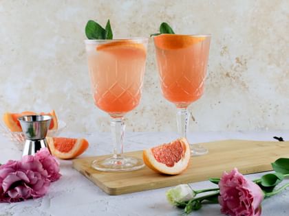 Valentine's Day cocktail in two NACHTMANN Noblesse glasses