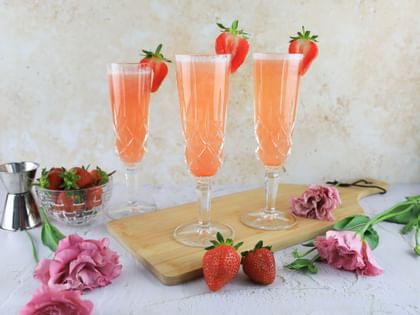 Valentine's Day cocktail in NACHTMANN Noblesse champagne glasses
