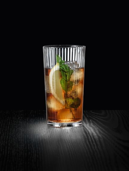 NACHTMANN Aperitivo long drink glass filled with iced tea