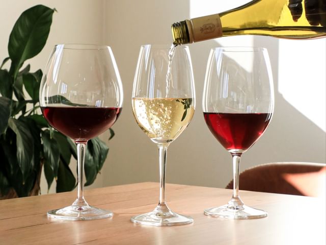 Verres à vin et à champagne NACHTMANN de la série Vivino, remplis