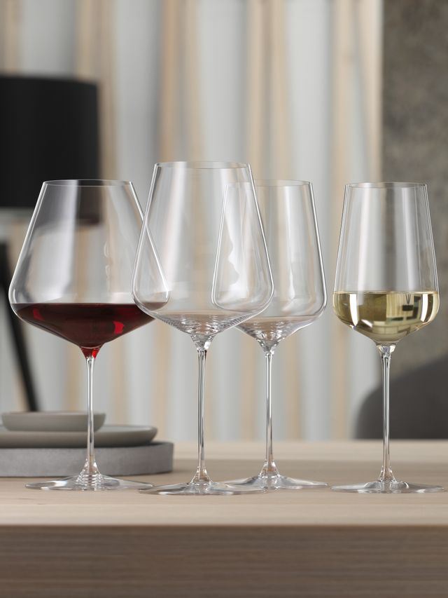 The SPIEGELAU Definition glass series, starting from the left with the filled Burgundy glass, followed by the empty Bordeaux glass and universal glass, the filled white wine glass.